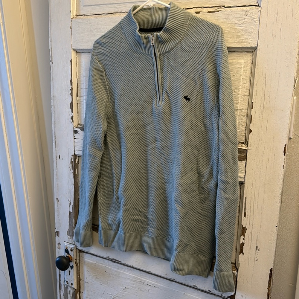 Abercrombie & Fitch quarter zip sweater. Good condition. No tears or stains.
